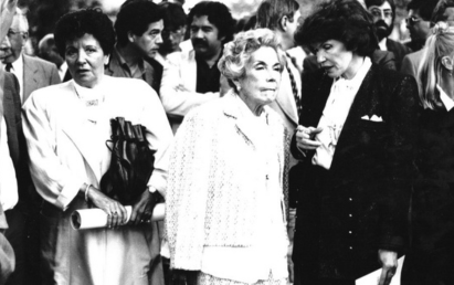 Hortensia Bussi, veuvde de Salvador Allende, et Danielle Mitterrand à Bordeaux en 1987